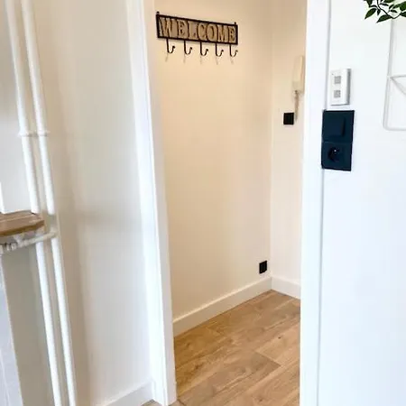 Apartment Studio Moderne Refait A Neuf Avec Balcon *